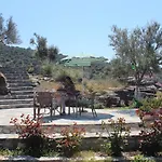 Olive Garden Retreat מלון